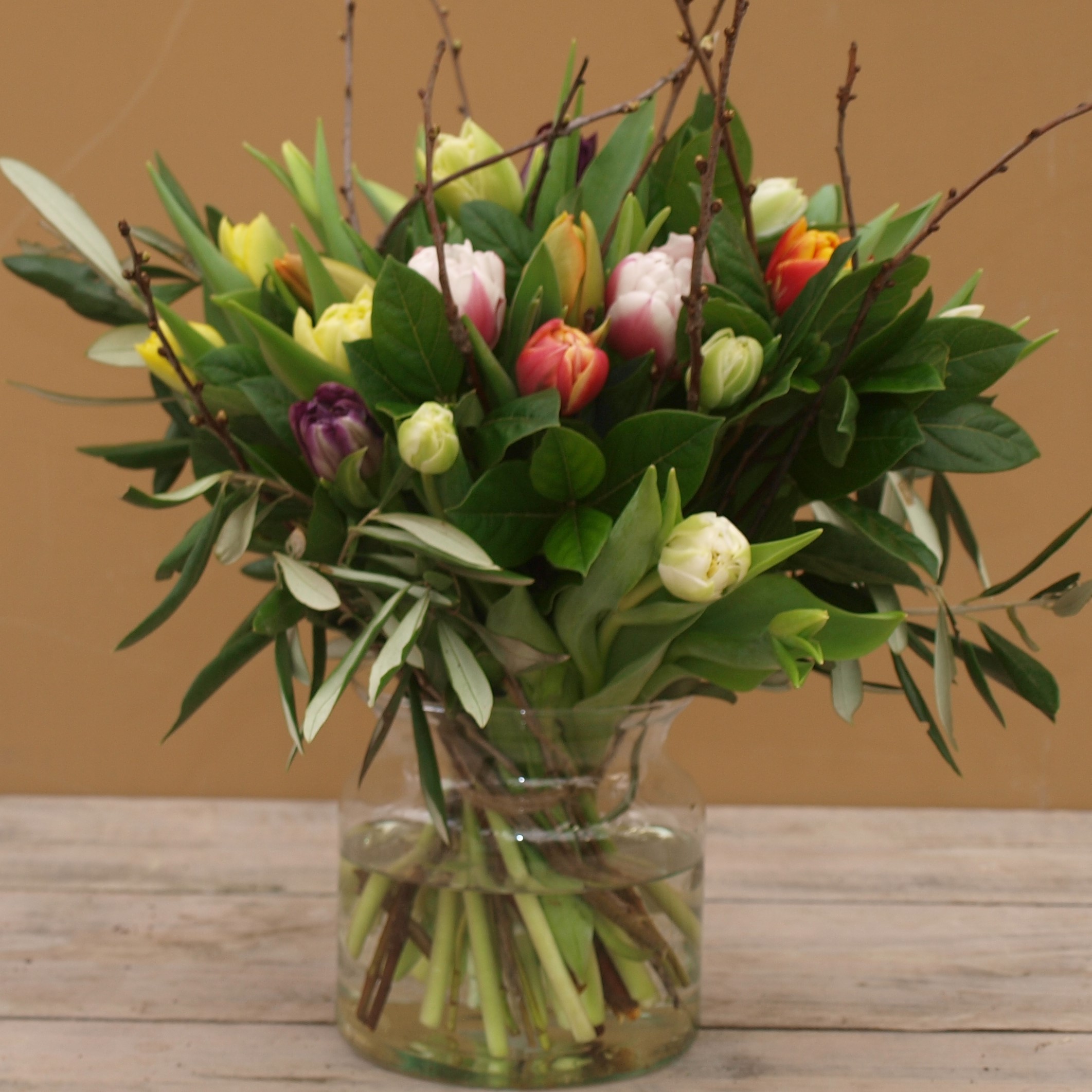 Tulpen boeket in vaas